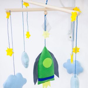 Baby-Mobile Rakete im Weltall