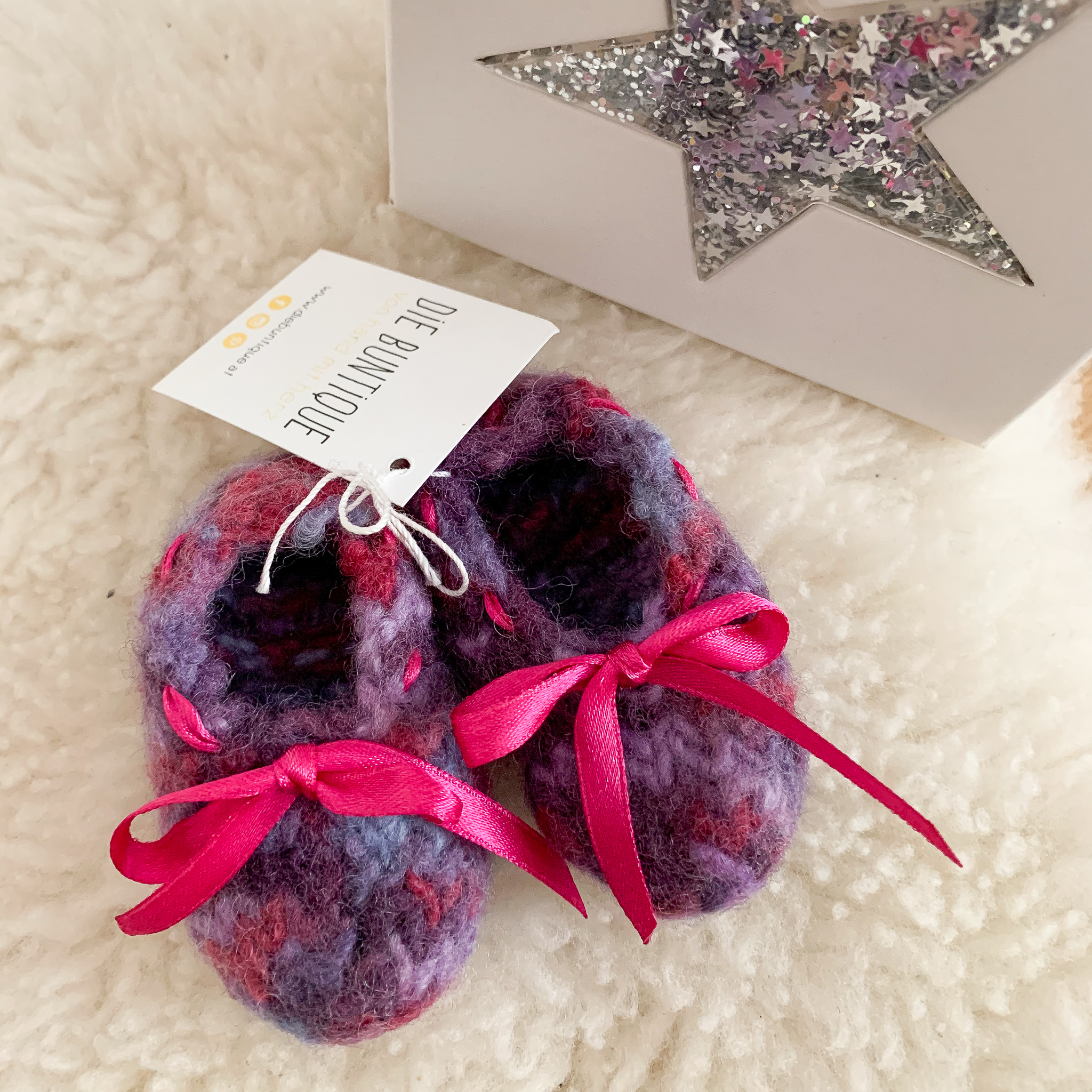Geschenkbox - Babyschuhe lila