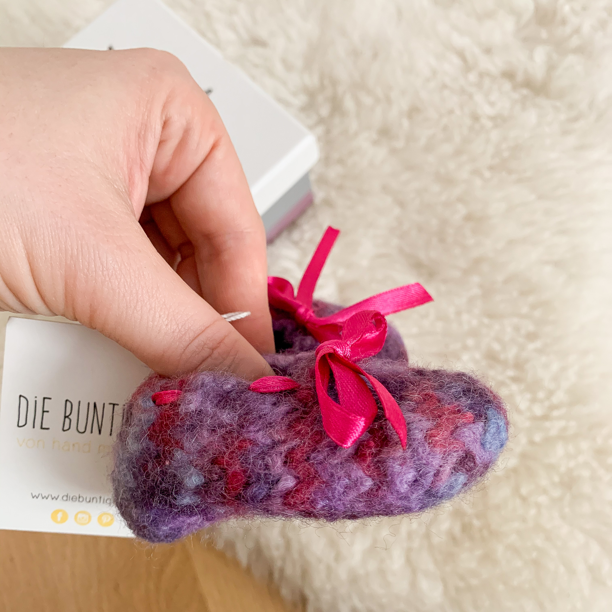 Geschenkbox - Babyschuhe lila – Bild 3