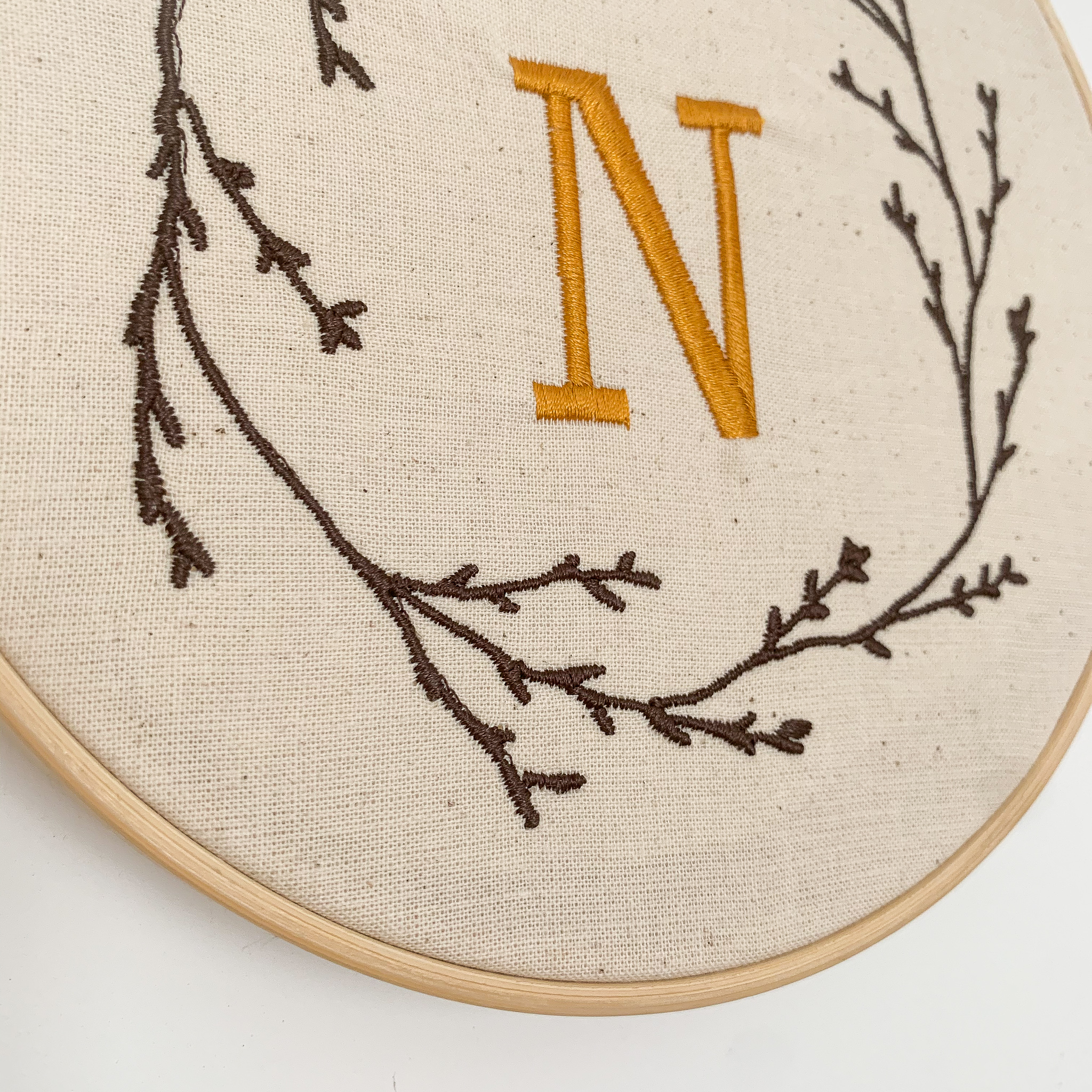 Stickrahmen Buchstabe Kranz – Bild 6