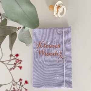 Mu-Ki Pass Hülle Flieder *Kleines Wunder*